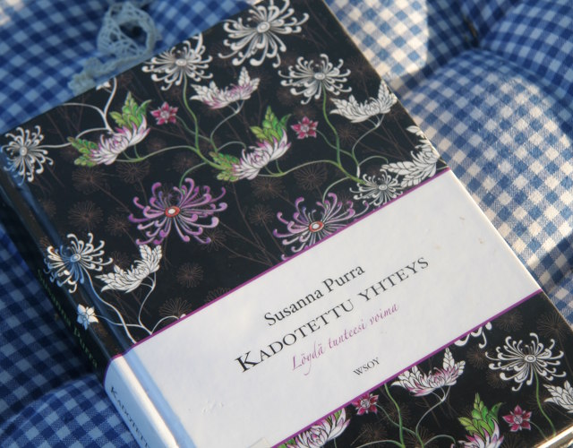 Kirjan kansi: Kadotettu yhteys